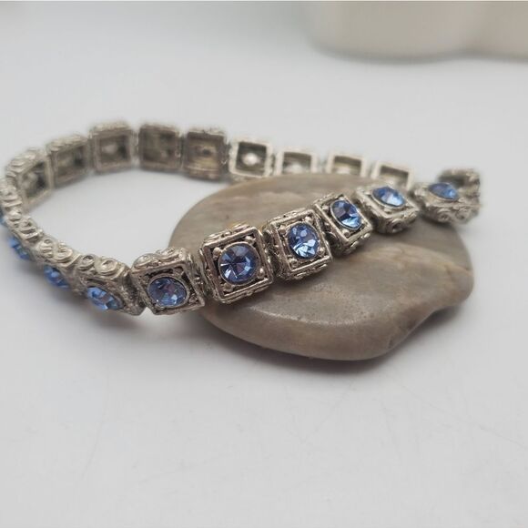 Blue brilliant‎ crystal baguette stretch bracelet B0522 - Picture 1 of 2